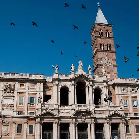 Near Colosseum Apartman